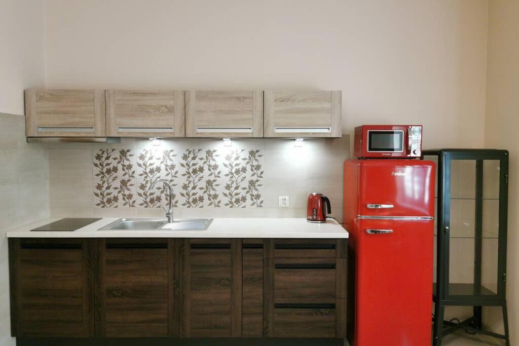Little Big Red - Central Modern Studio Cracovie Extérieur photo